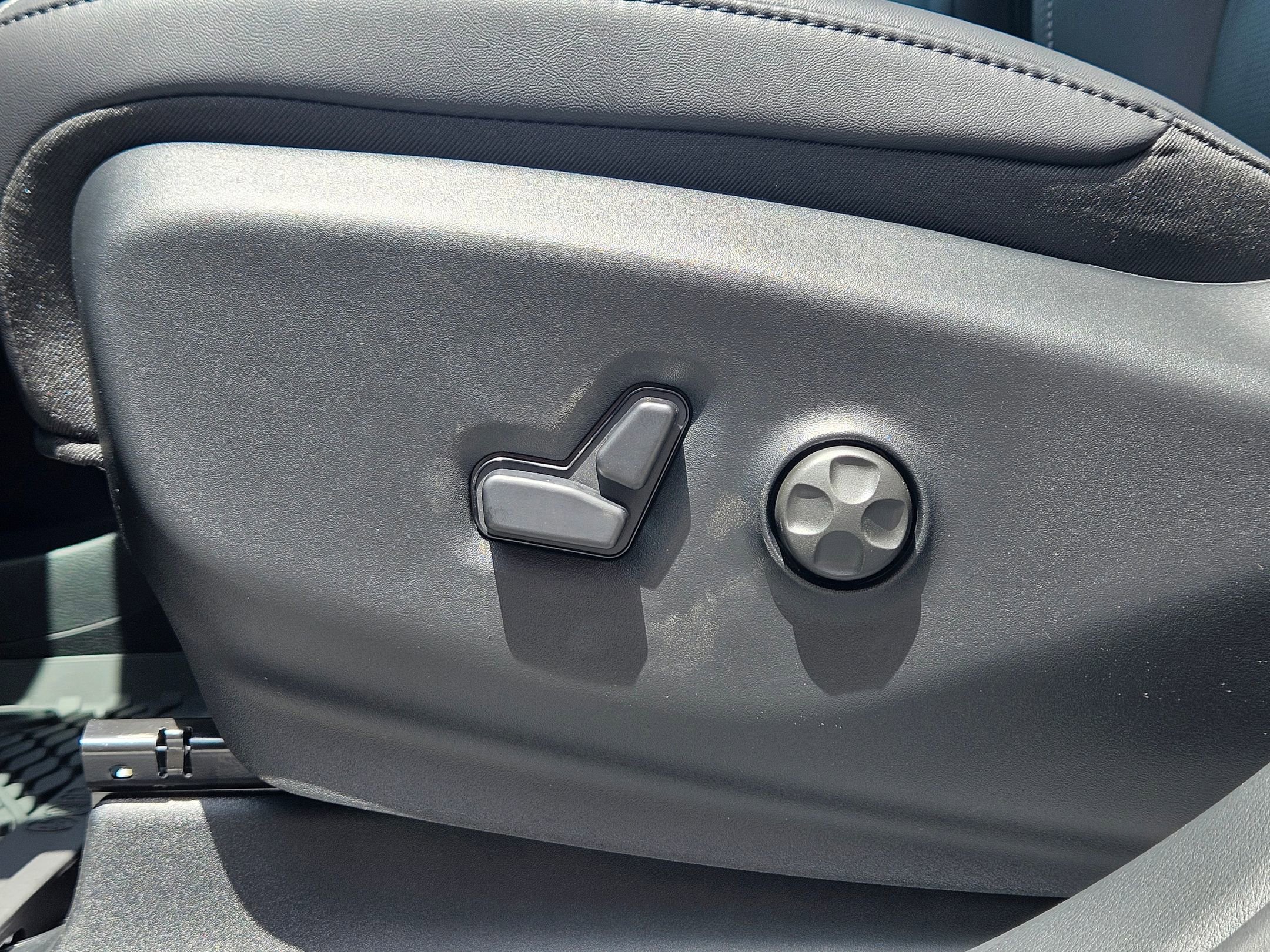2025 Chrysler Pacifica photo 17