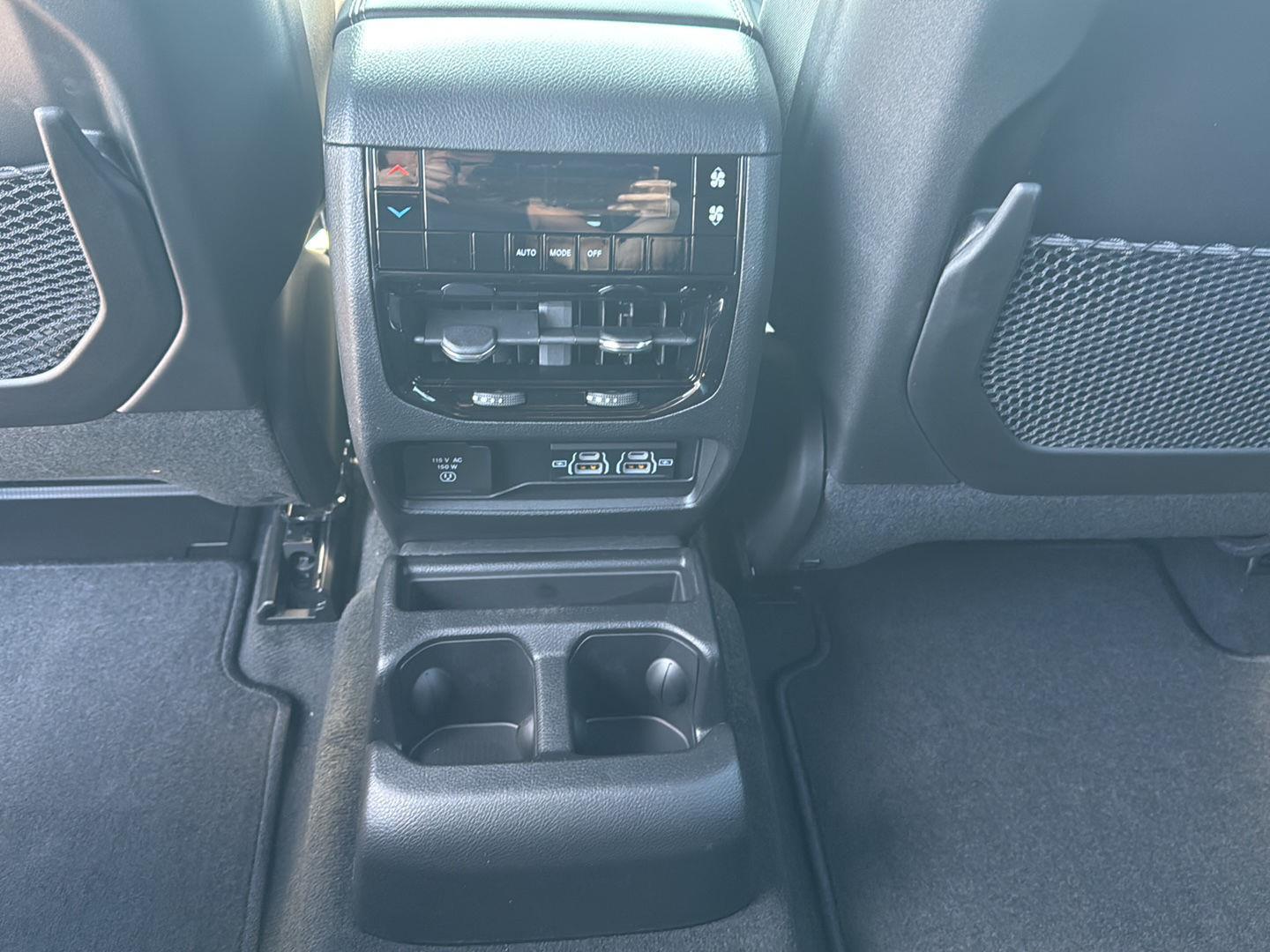 2025 Jeep Grand Cherokee Laredo photo 22