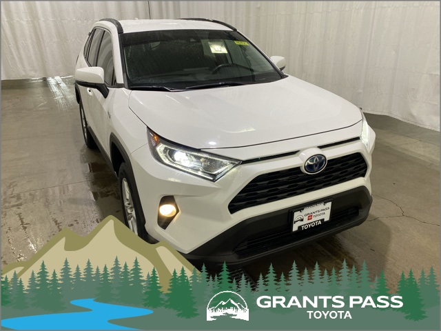 2021 Toyota RAV4 XLE's photo