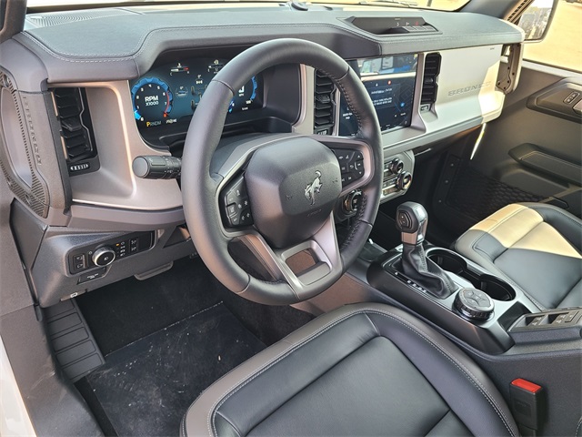 2025 Ford Bronco Outer Banks photo 12
