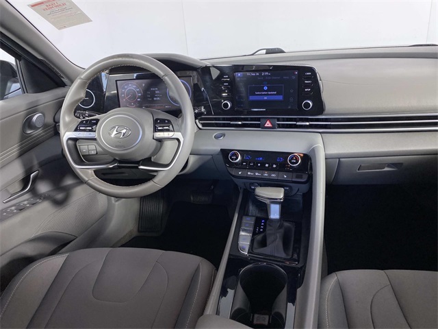 2022 Hyundai Elantra SEL photo 13