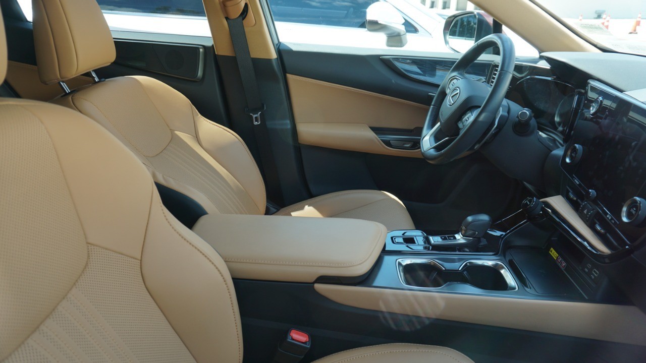 2025 Lexus NX Premium photo 6