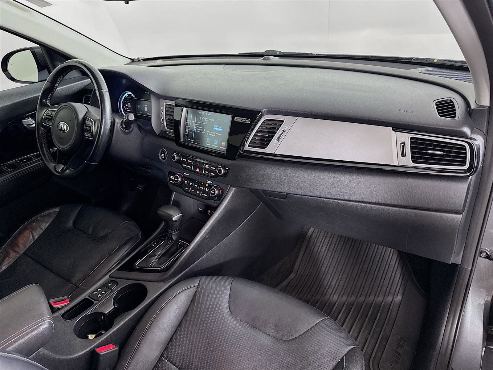 2017 Kia Niro Touring photo 28
