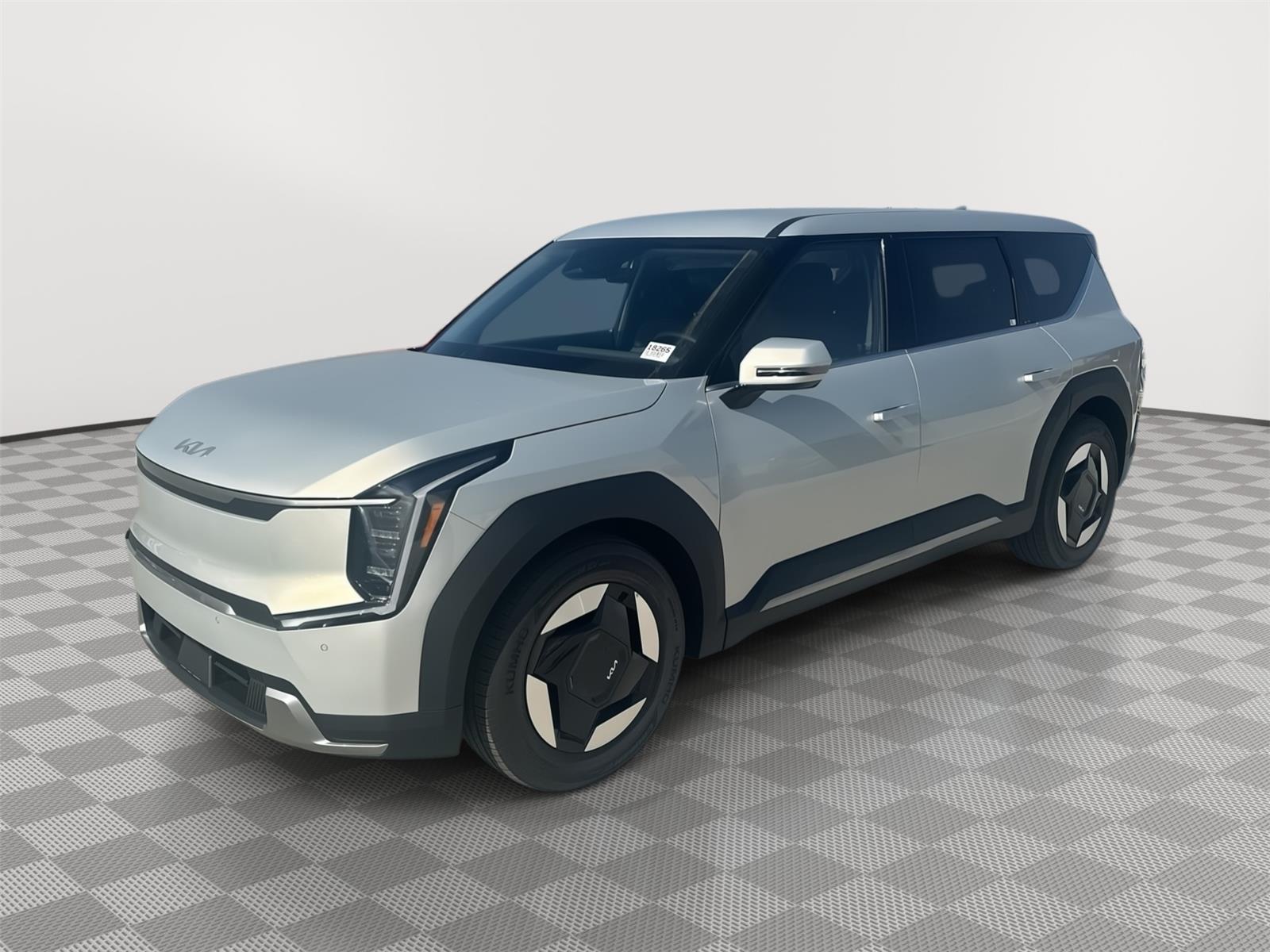 2026 Kia EV9 Light's photo