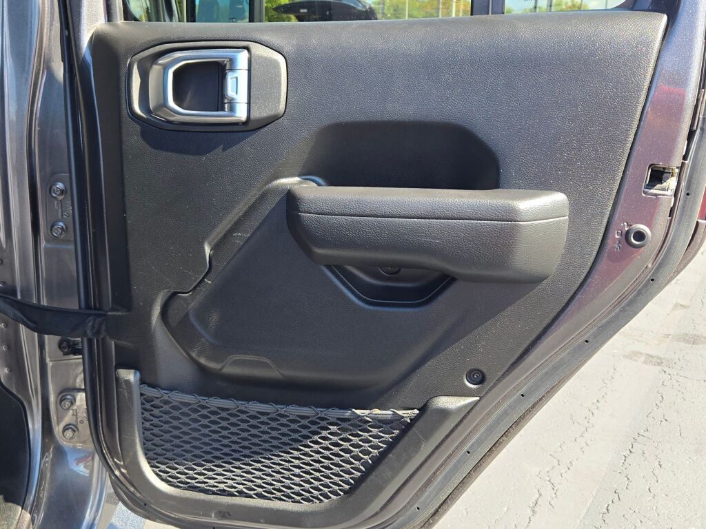 2022 Jeep Gladiator Altitude photo 13