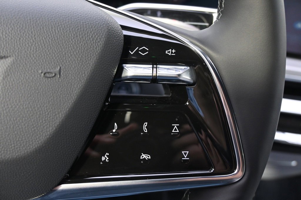 2025 Cadillac Lyriq Luxury photo 28