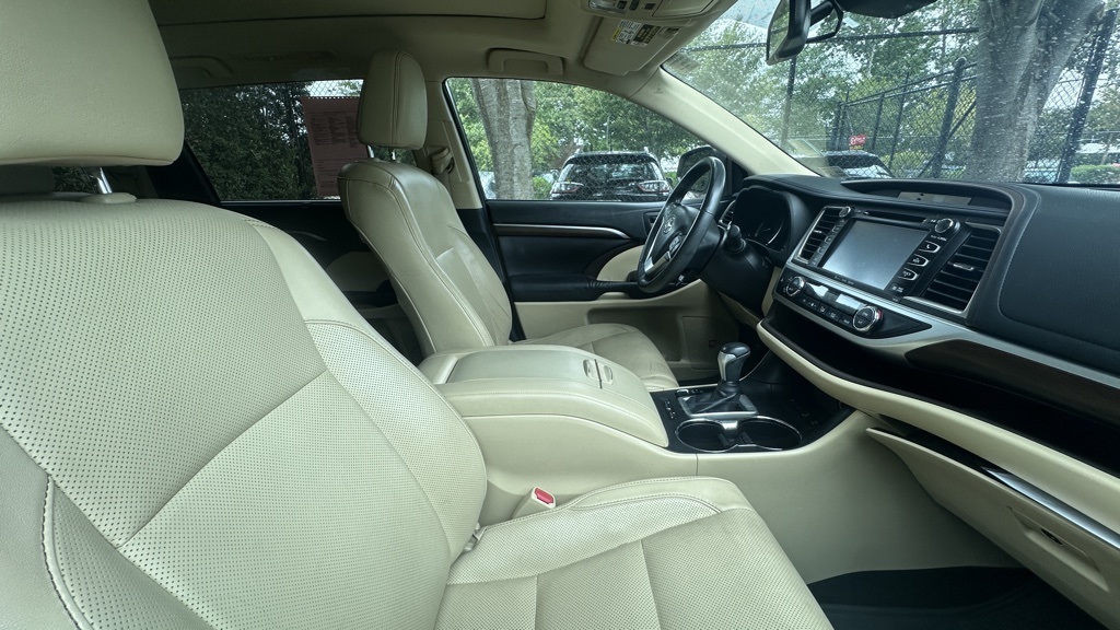 2016 Toyota Highlander Limited Platinum photo 5