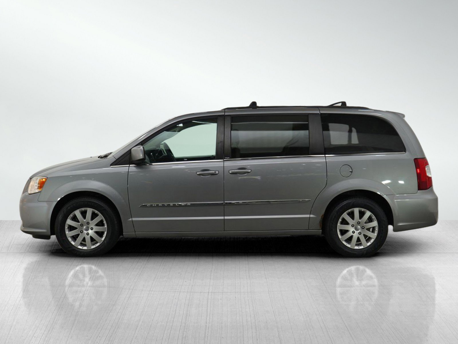 Used 2014 Chrysler Town & Country Touring with VIN 2C4RC1BG7ER195476 for sale in Burnsville, Minnesota