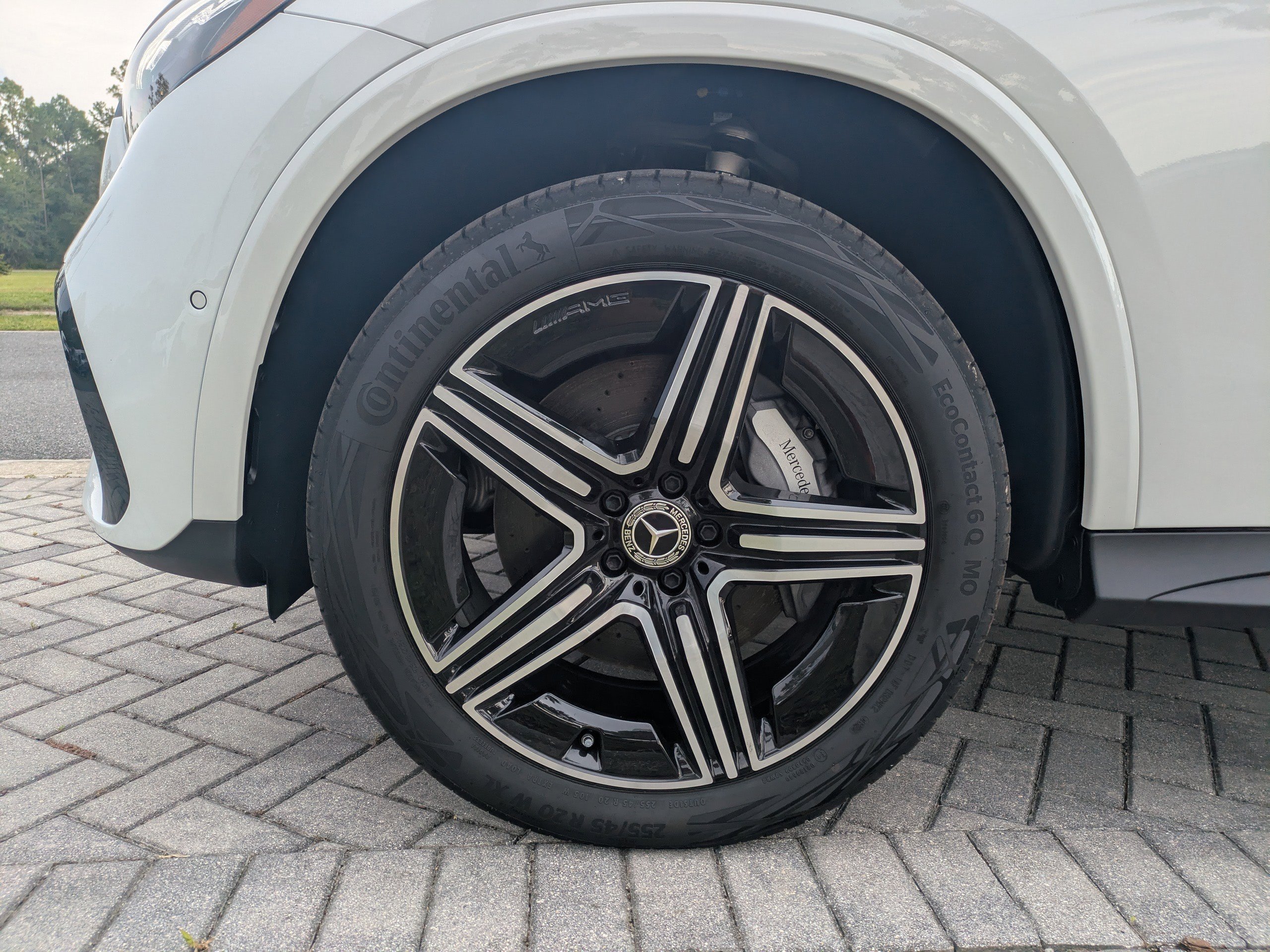2025 Mercedes Benz GLC 300 4MATIC photo 3