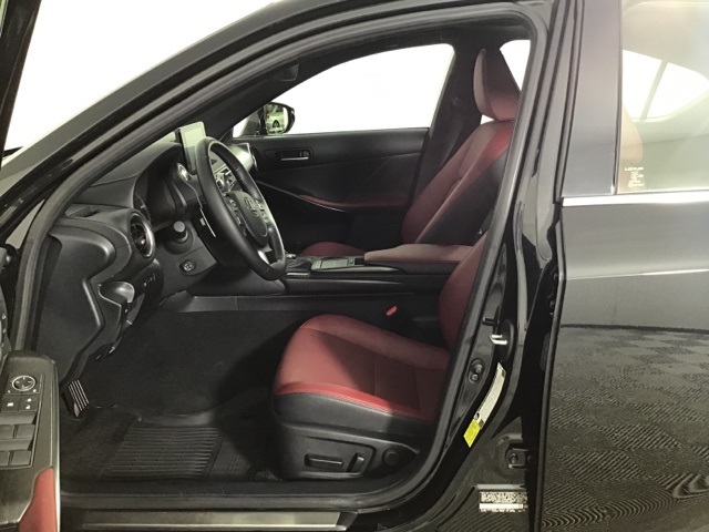 2022 Lexus IS 300 photo 9