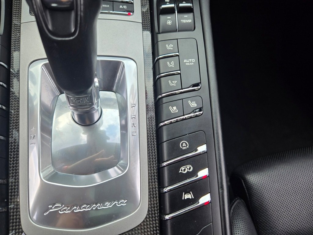 2015 Porsche Panamera GTS photo 35