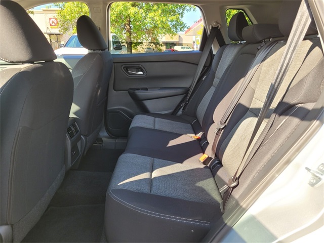 2024 Nissan Rogue SV photo 10
