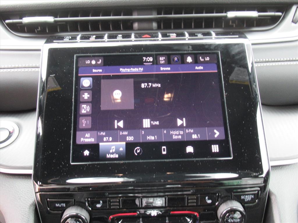 2025 Jeep Grand Cherokee Laredo X photo 21