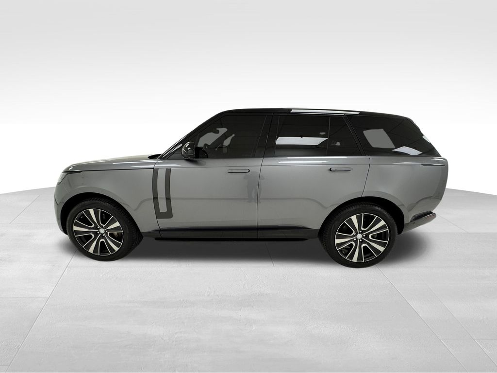 2023 Land Rover Range Rover SE photo 2