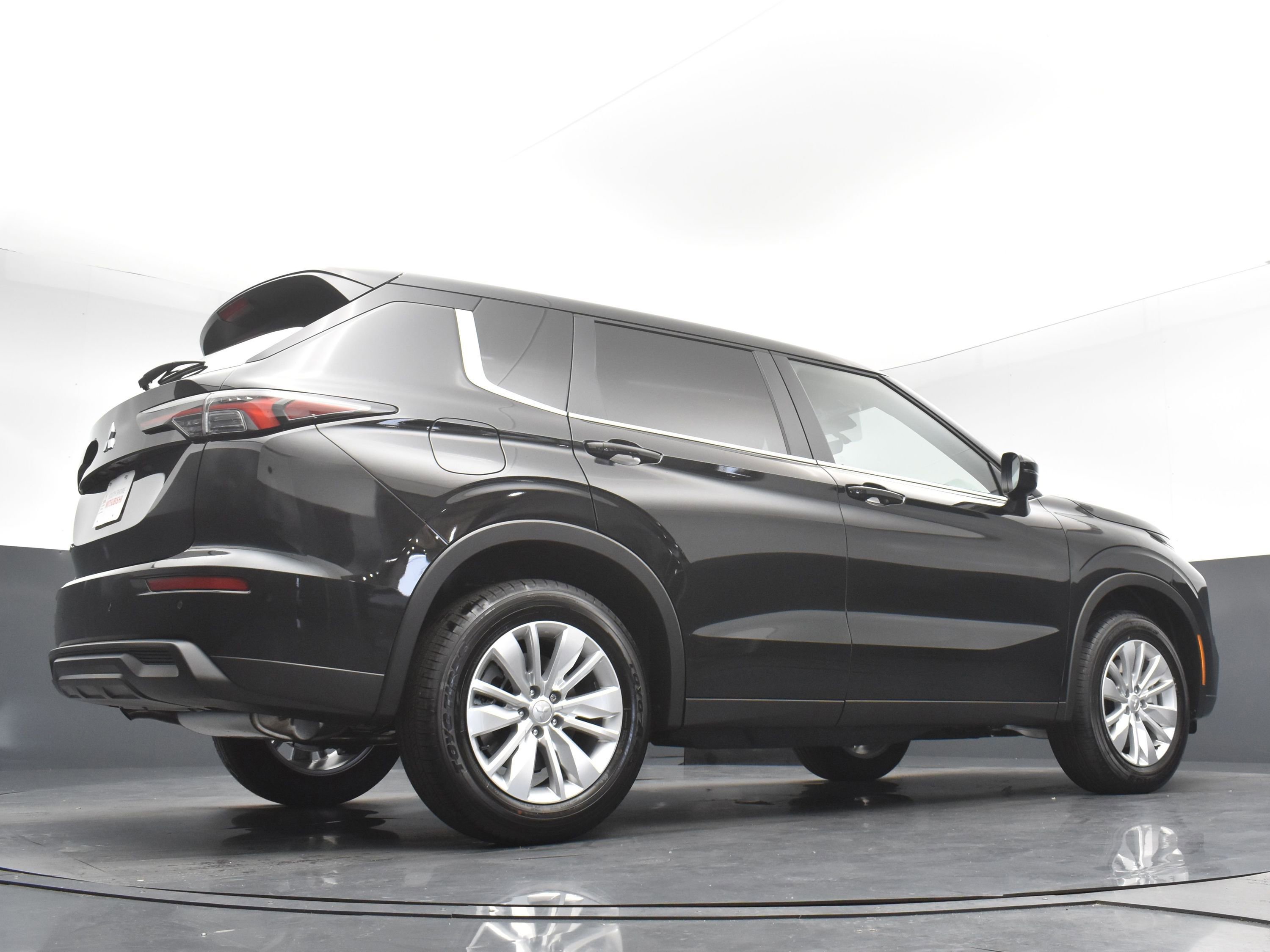 2025 Mitsubishi Outlander ES photo 25