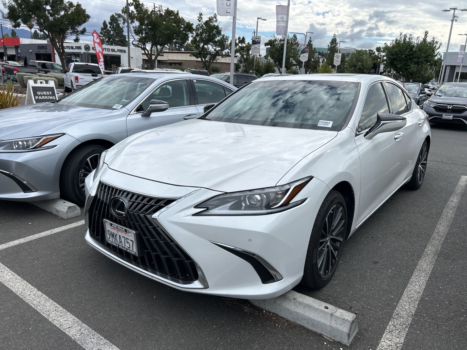 2024 Lexus ES 300h Premium photo 3