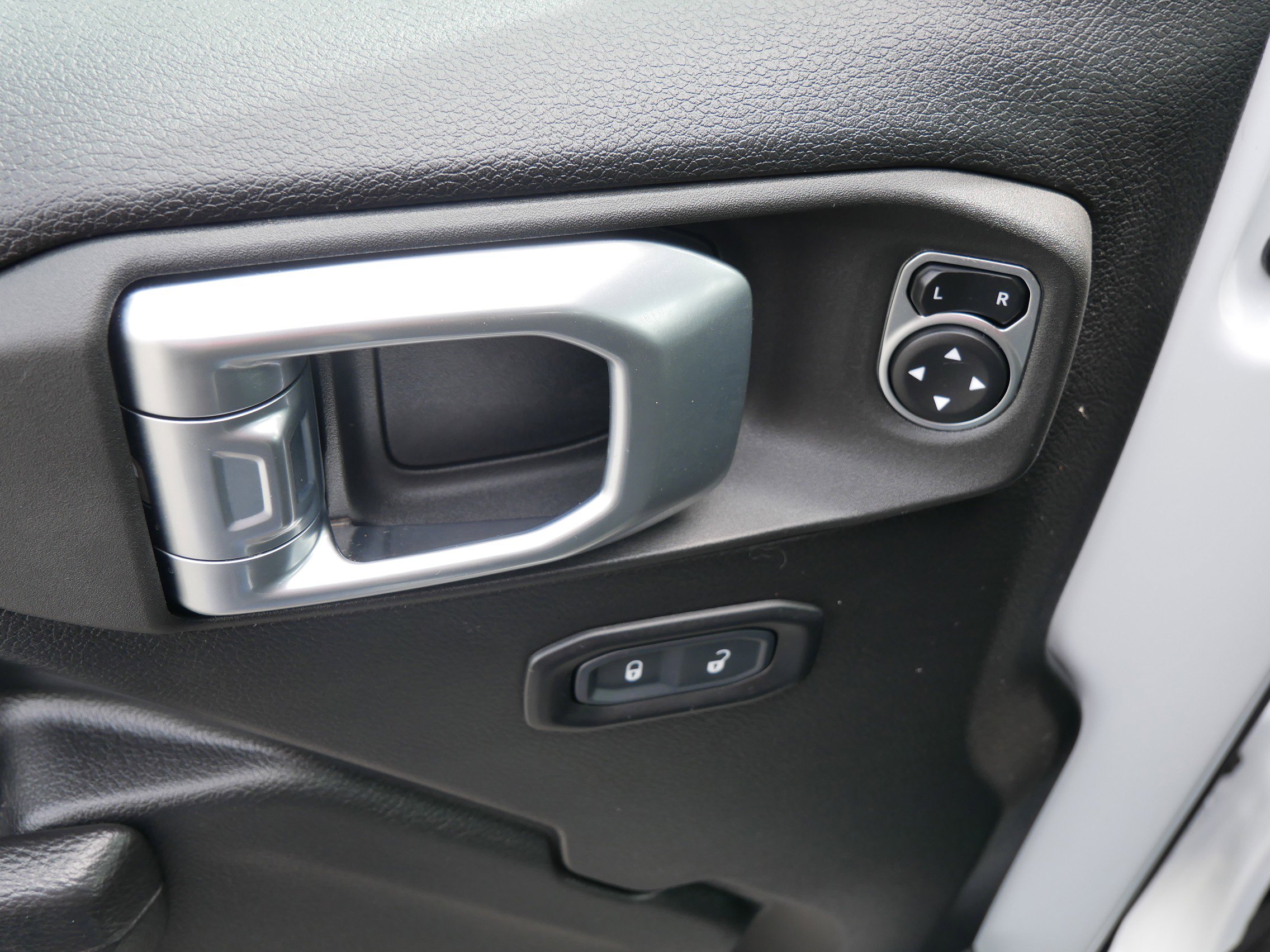 2023 Jeep Wrangler Rubicon photo 18