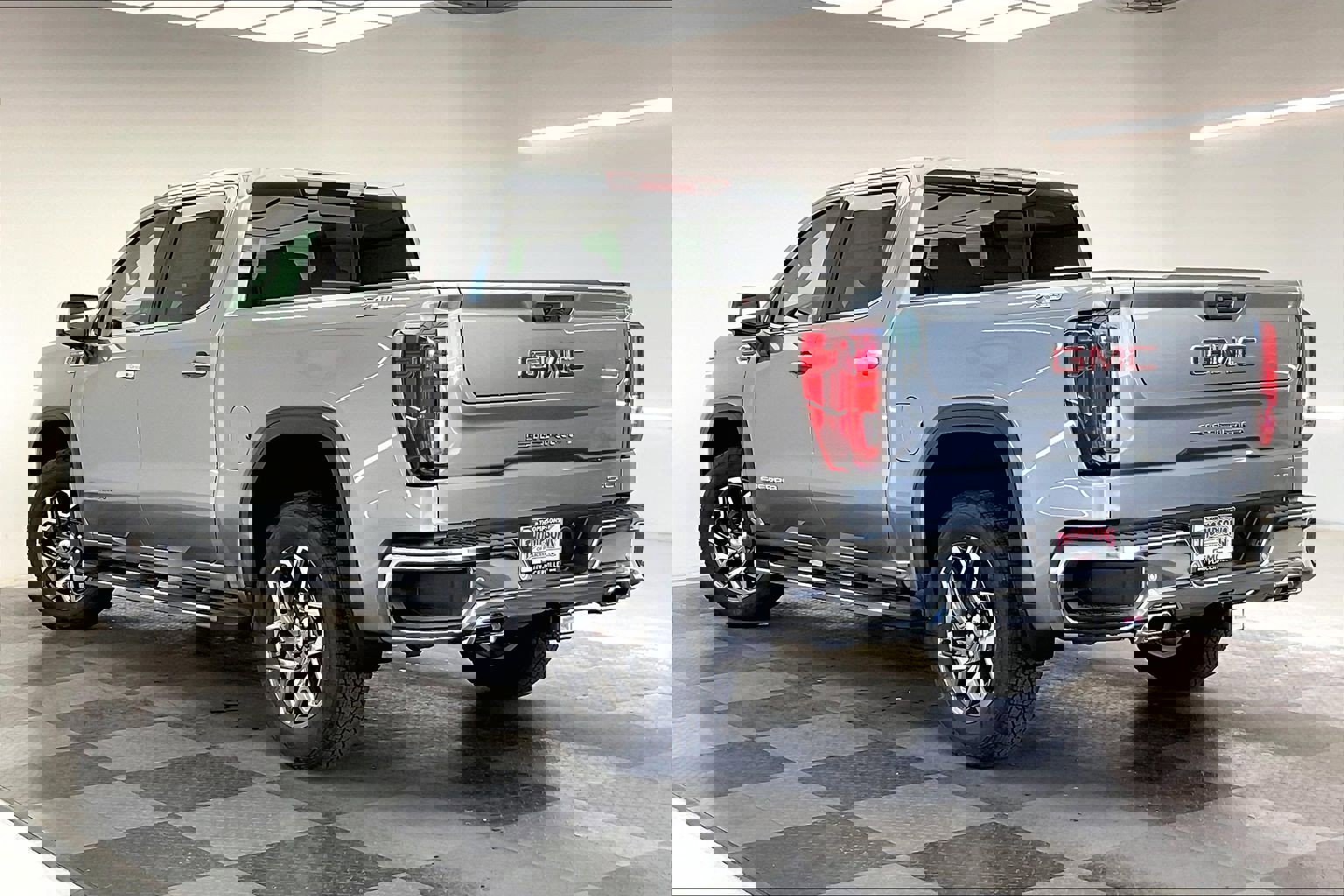 2026 Gmc Sierra 1500 SLT photo 2