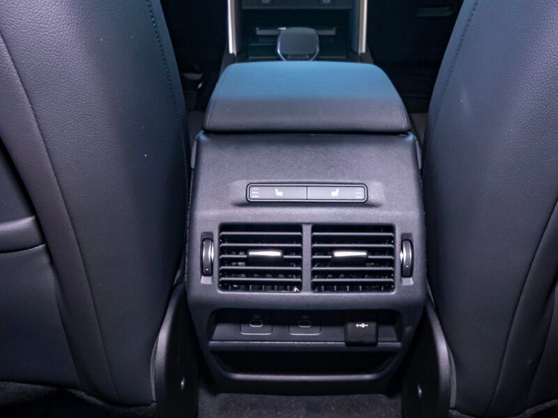 2025 Land Rover Discovery Sport S photo 47