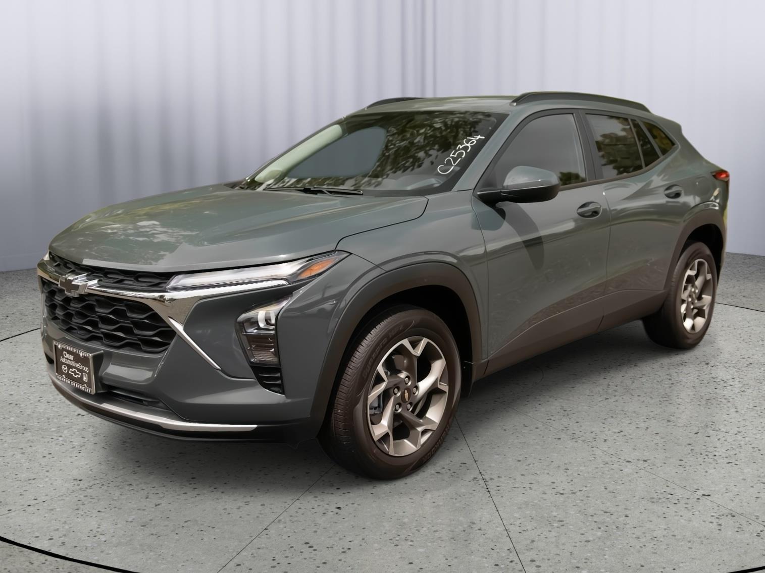 2025 Chevrolet Trax LT photo 3