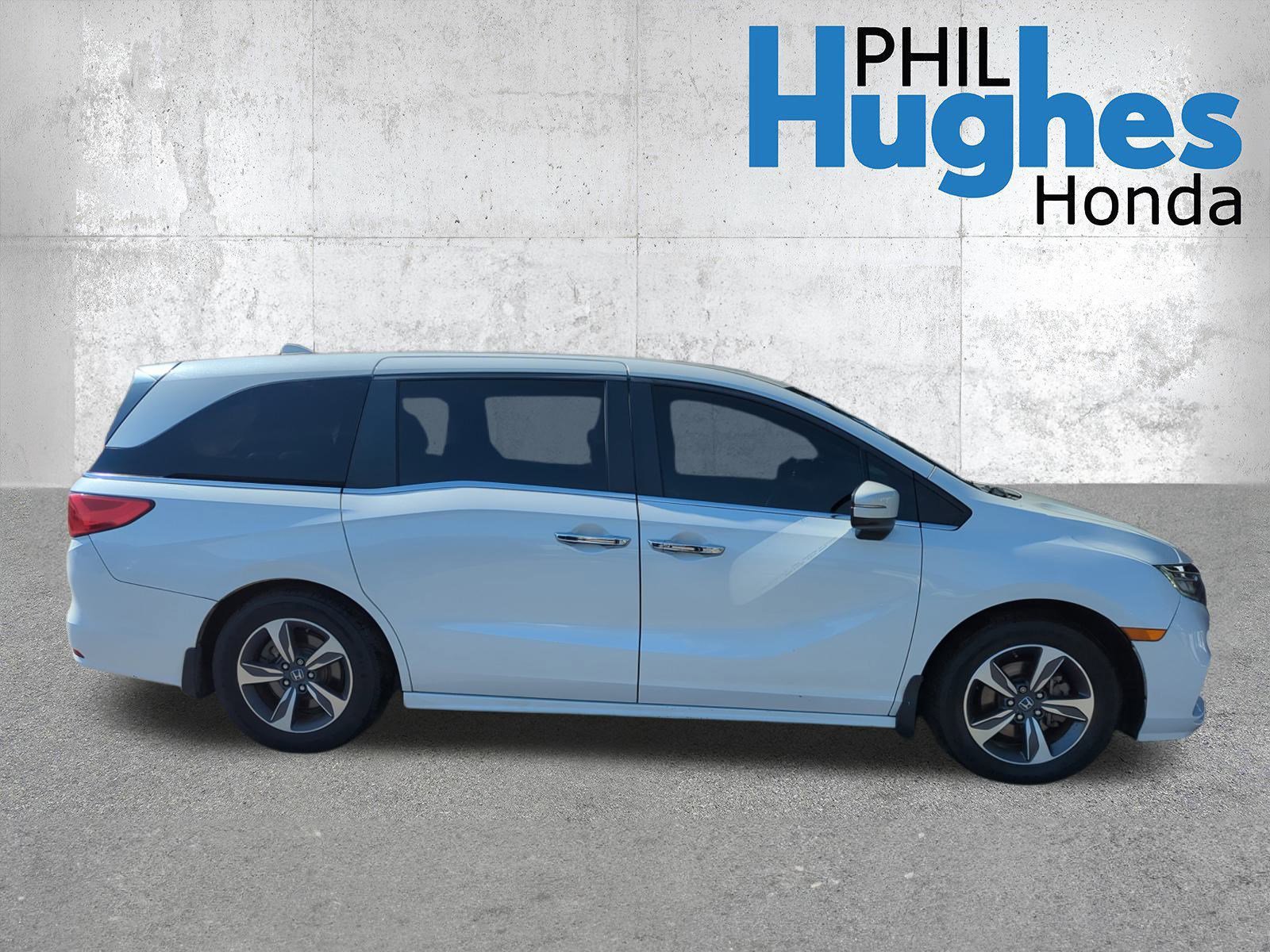 2020 Honda Odyssey Touring photo 2