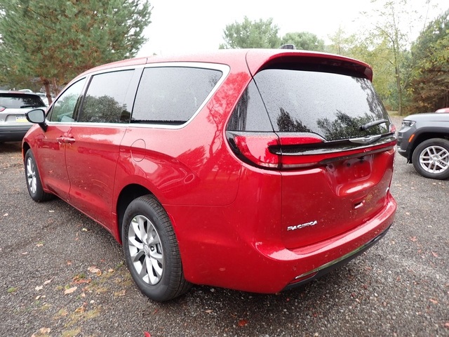 2026 Chrysler Pacifica photo 3