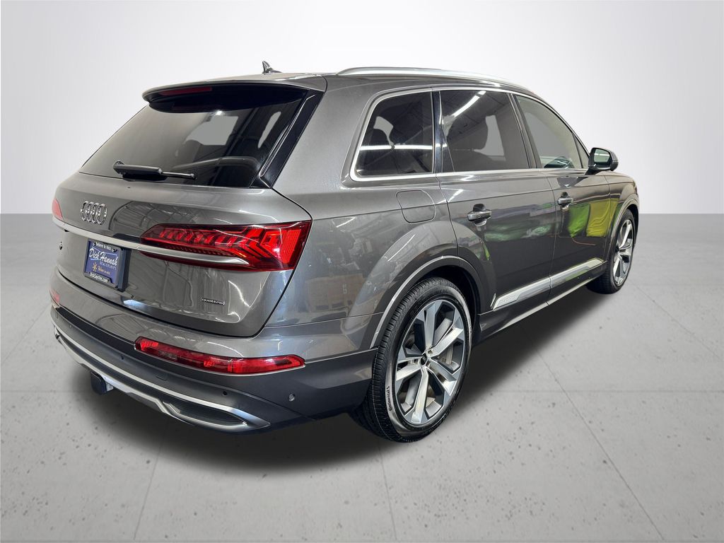 2021 Audi Q7 55 Prestige photo 5