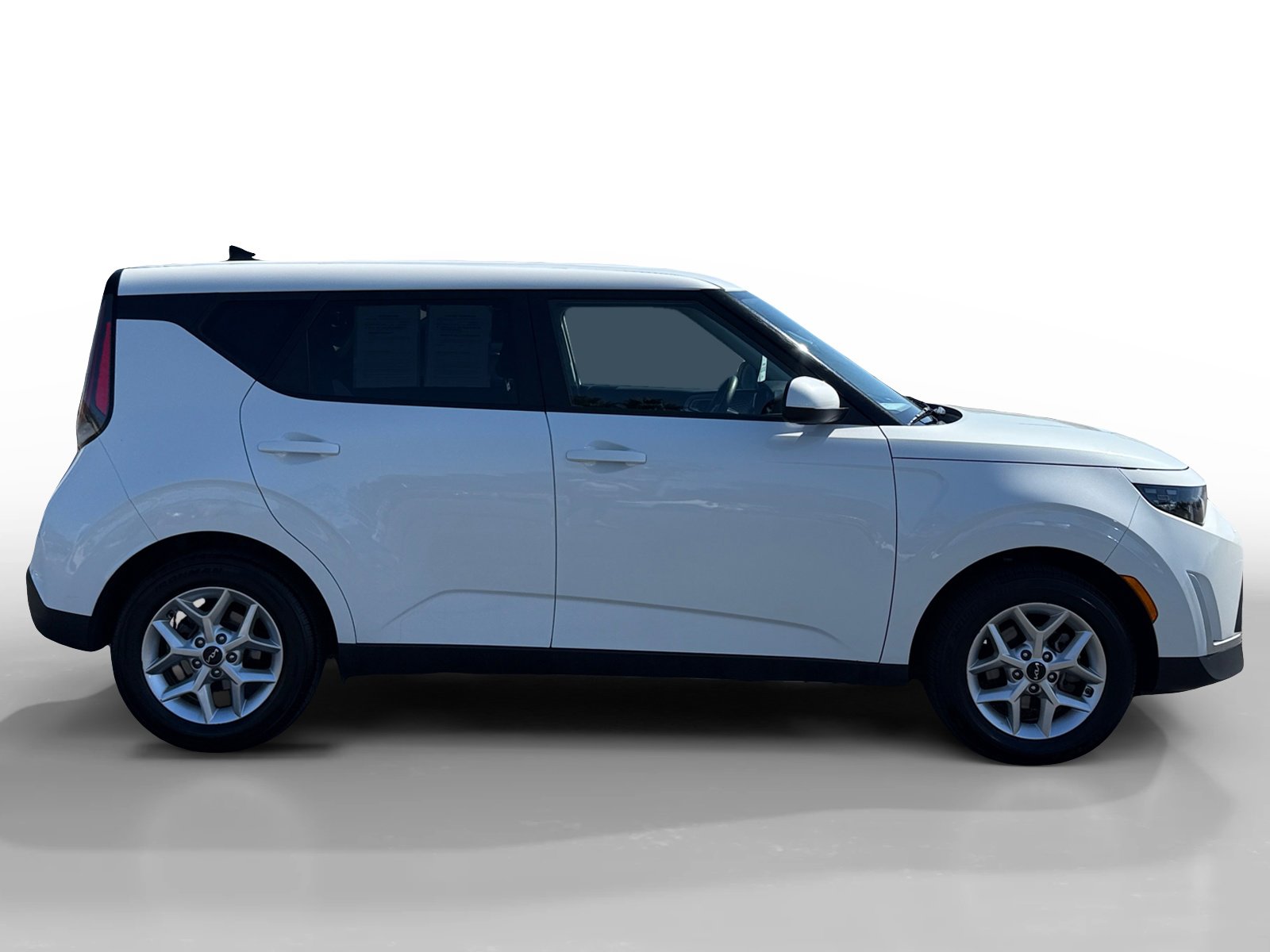 2024 Kia Soul LX photo 3