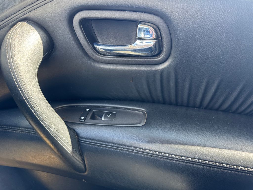 2021 Nissan Armada SV photo 15