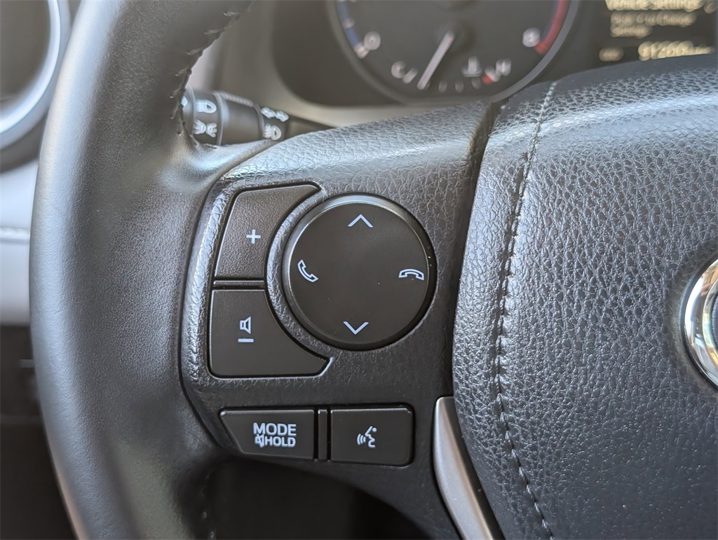 2017 Toyota RAV4 XLE photo 12