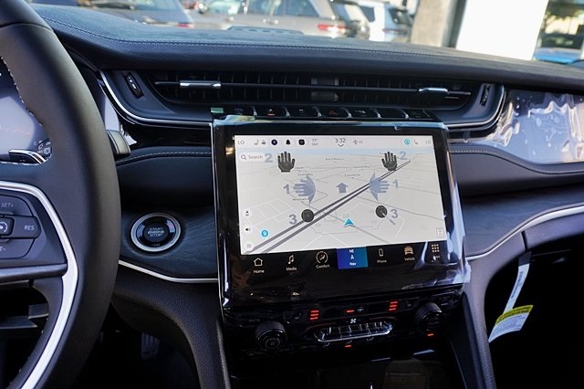 2023 Jeep Cherokee 4xe photo 34