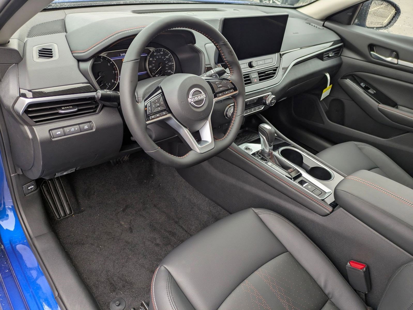 2025 Nissan Altima SR photo 3