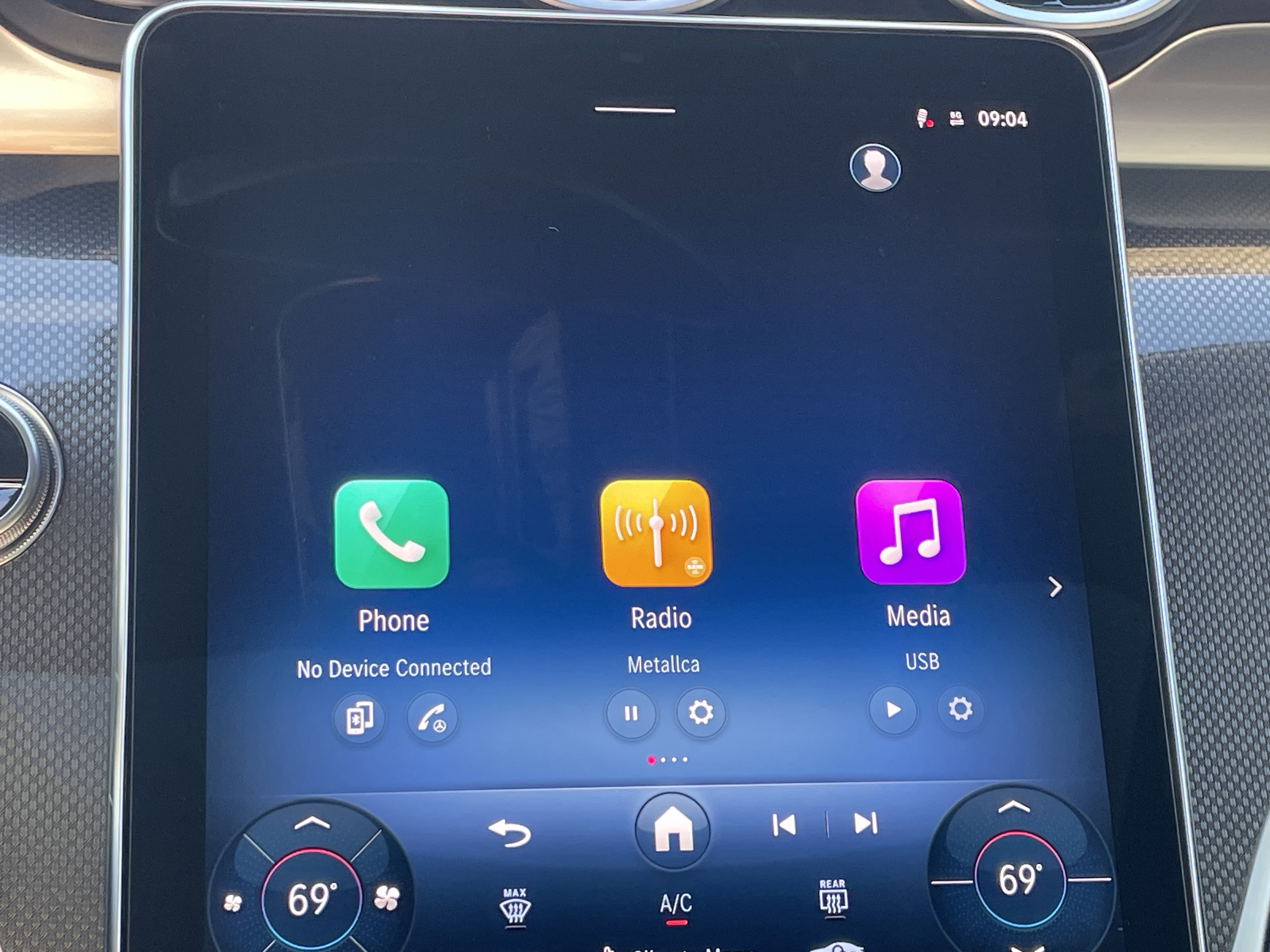 2026 Mercedes Benz GLC 300 photo 3