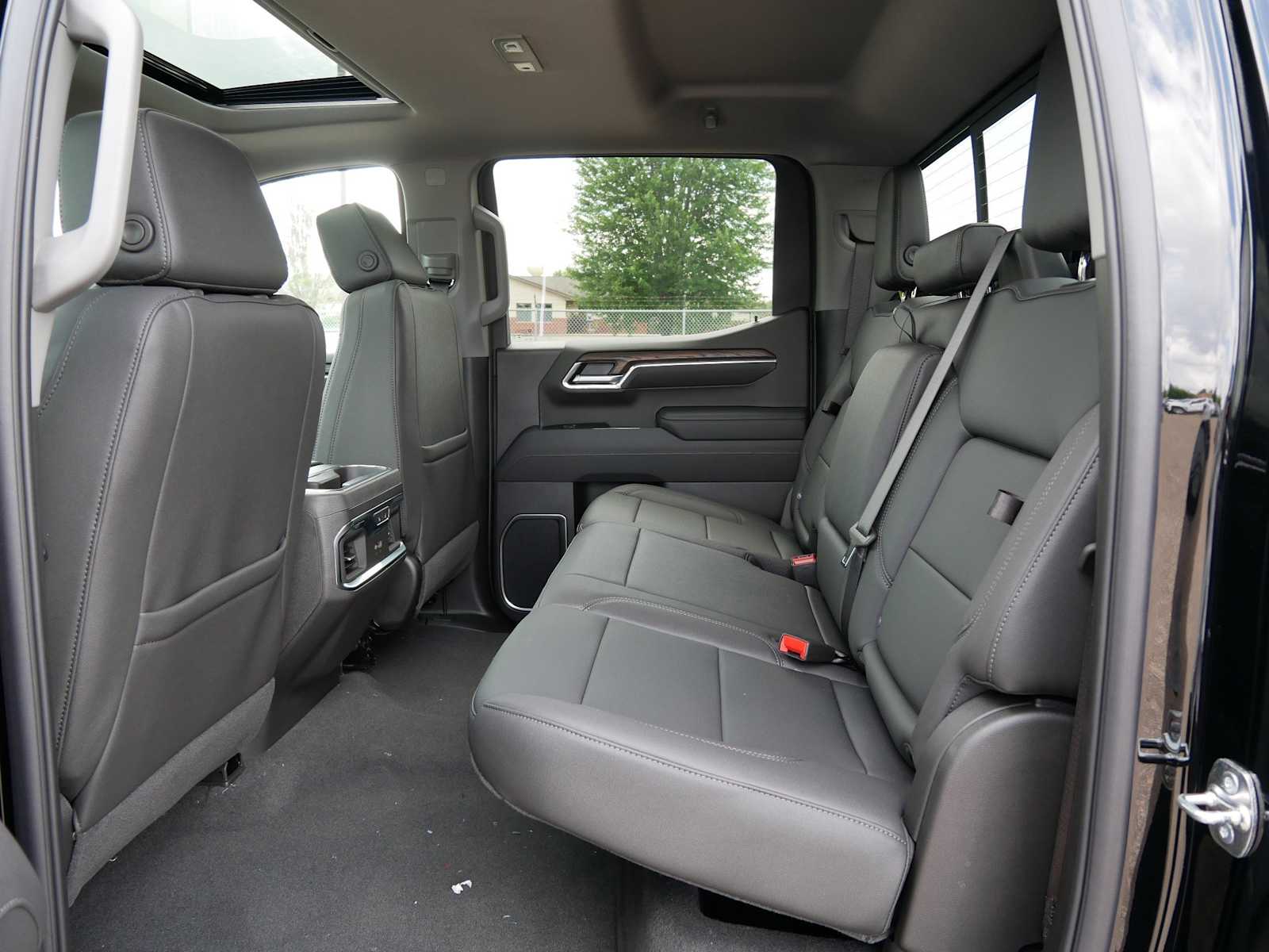2025 Gmc Sierra SLT photo 11
