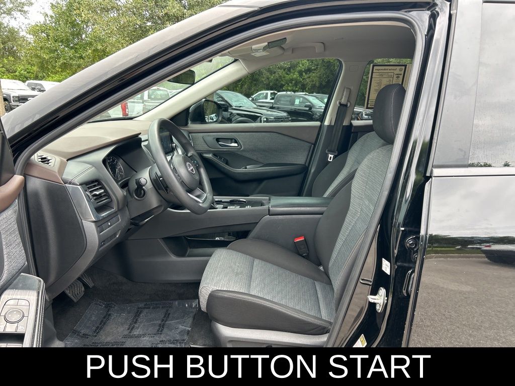 2023 Nissan Rogue SV photo 9