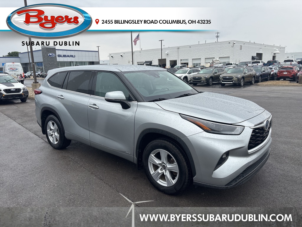 2022 Toyota Highlander LE's photo