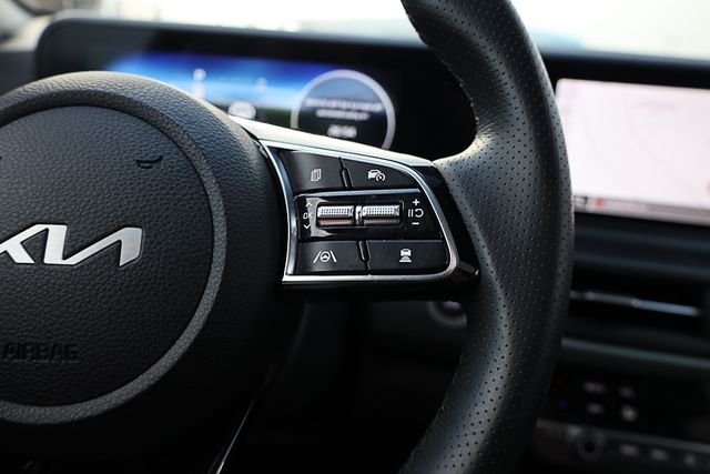 2024 Kia Seltos SX photo 21