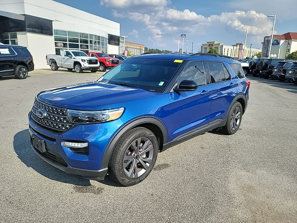 2023 Ford Explorer XLT photo 3