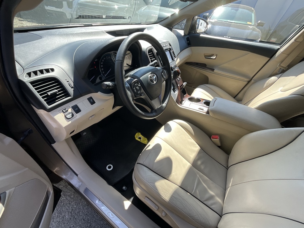 2013 Toyota Venza LE photo 7