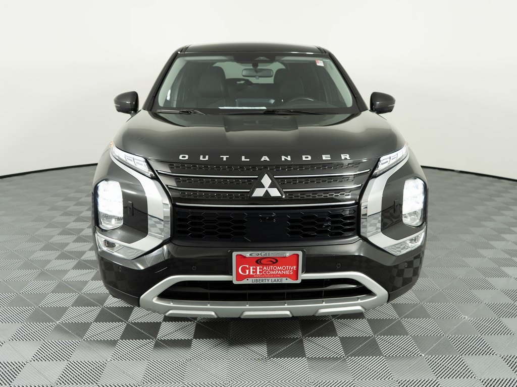 2023 Mitsubishi Outlander SE Black Edition photo 2