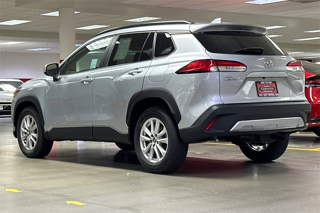 2022 Toyota Corolla Cross LE photo 4