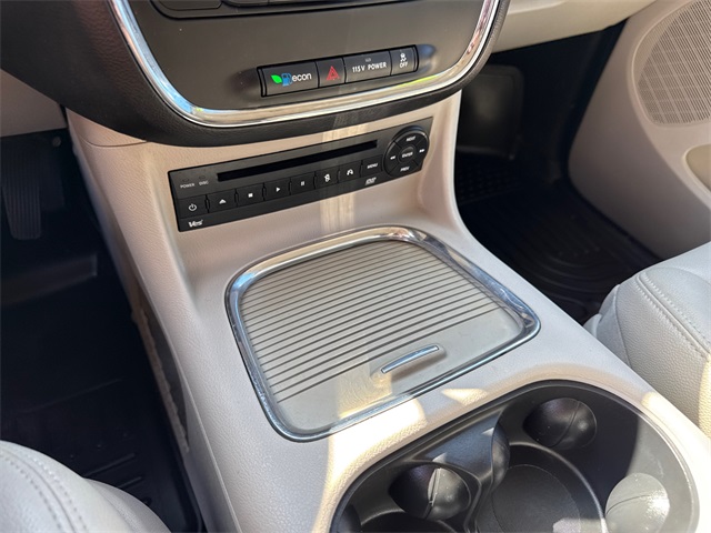 2013 Chrysler Town & Country photo 19