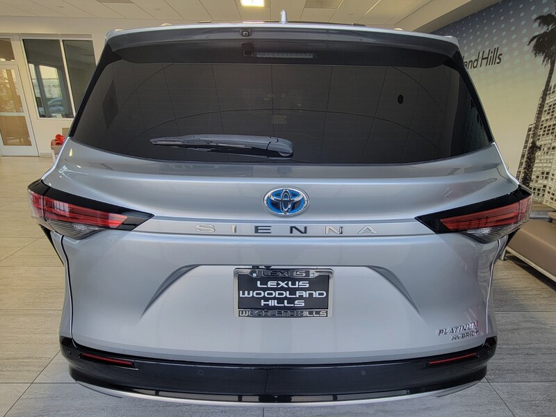 2024 Toyota Sienna Platinum photo 4