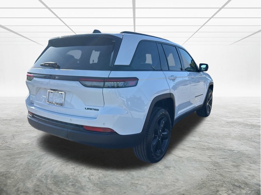 2025 Jeep Grand Cherokee Limited photo 4