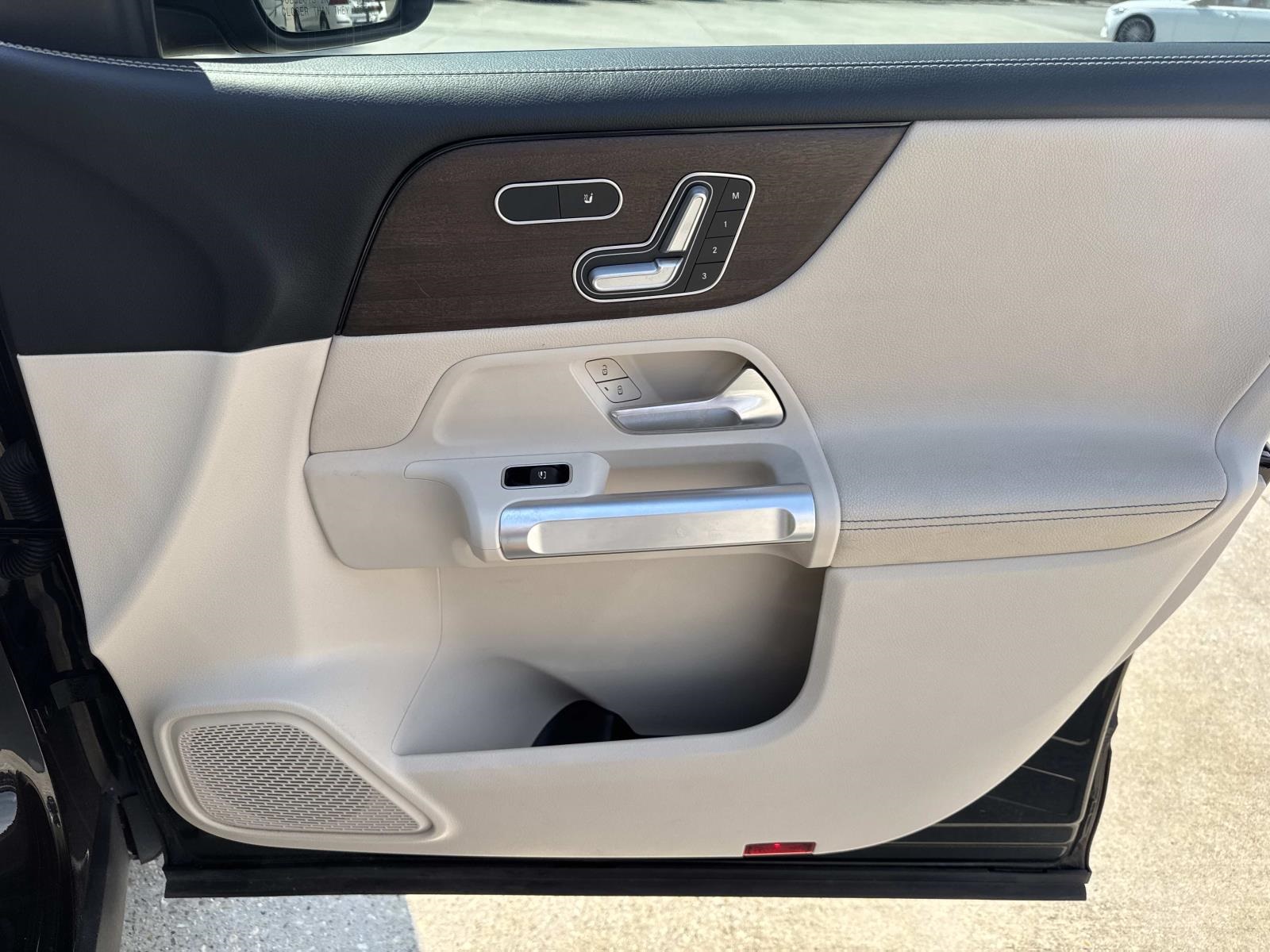 2020 Mercedes Benz GLB 250 photo 11