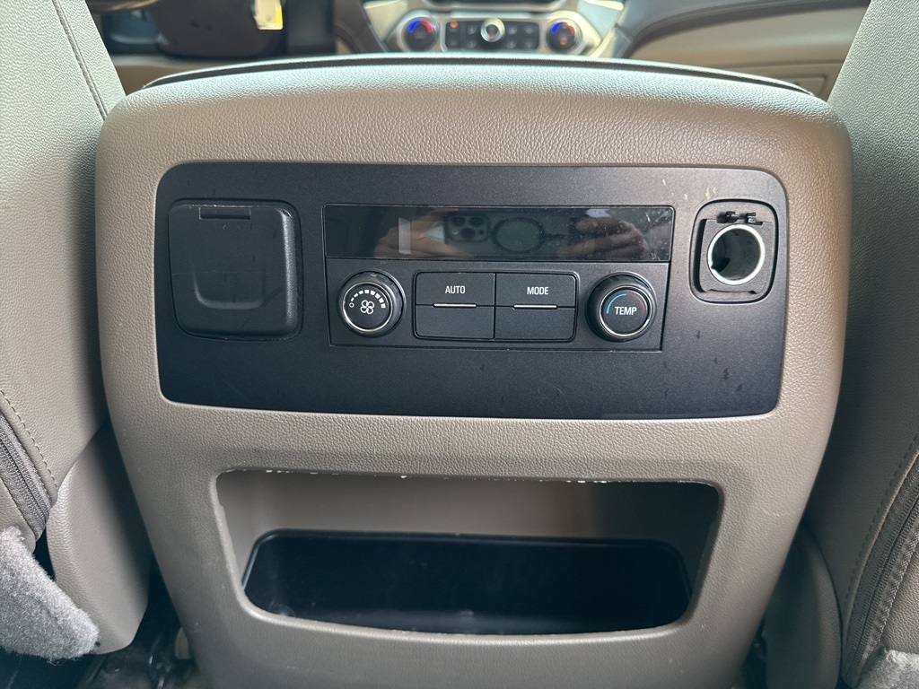 2017 Chevrolet Suburban LT photo 14
