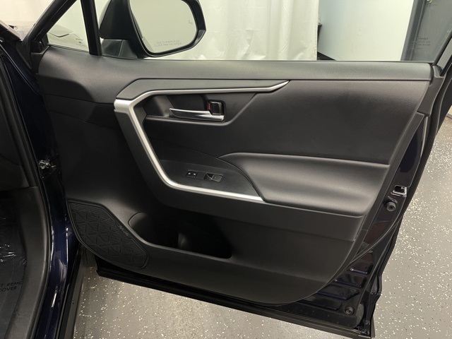 2022 Toyota RAV4 XLE Premium photo 7