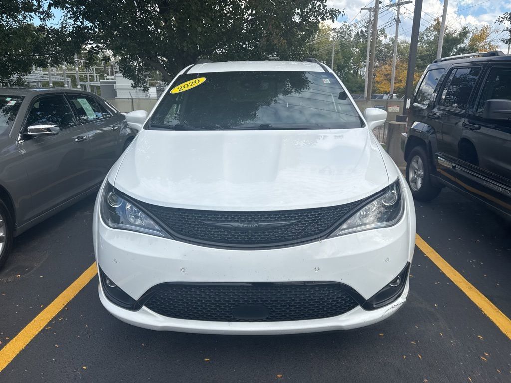 2020 Chrysler Pacifica Touring L photo 2