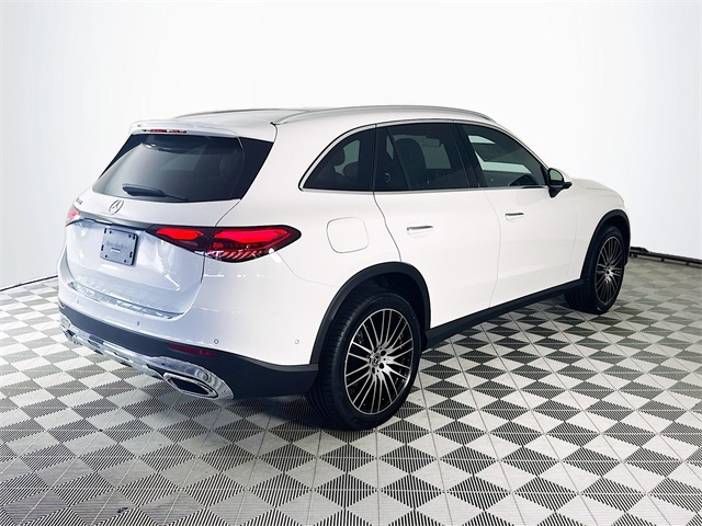 2026 Mercedes Benz GLC 300 photo 7