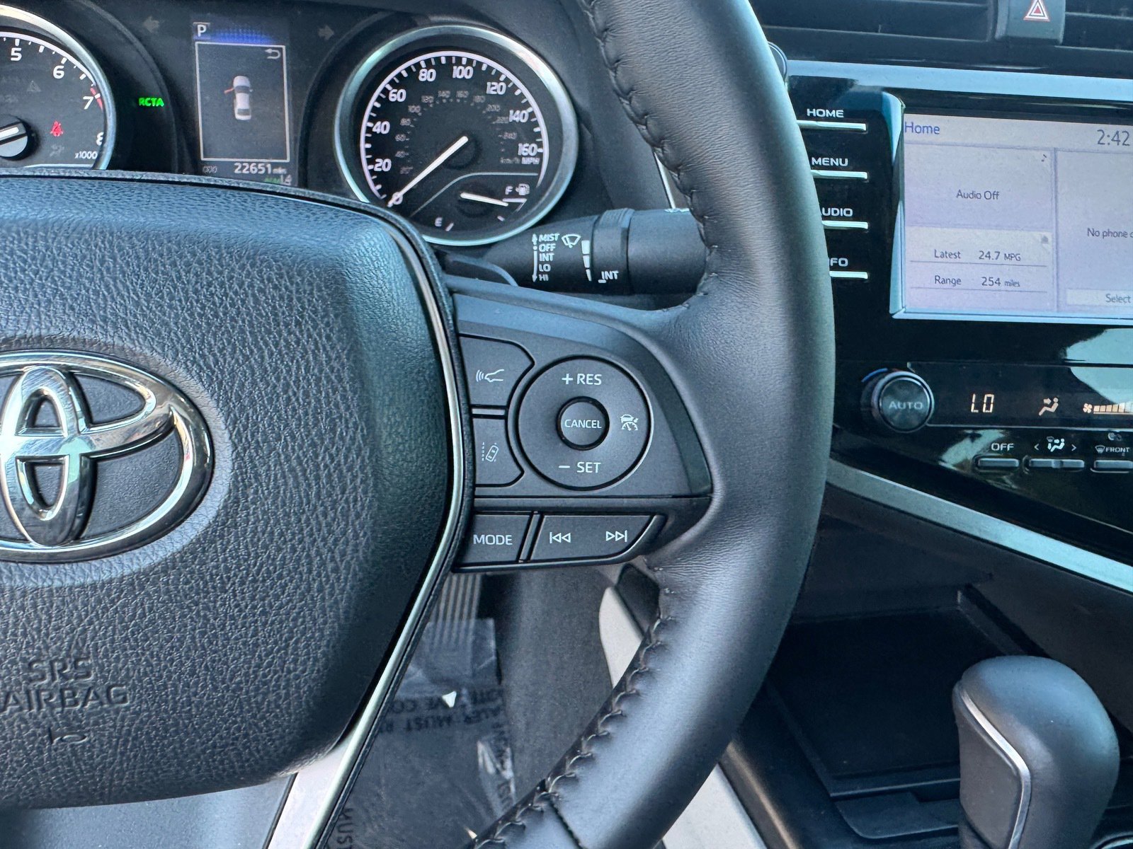 2018 Toyota Camry LE photo 19